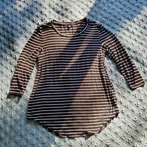 3 for $10 🌼Signature Studio Black and White Shirt